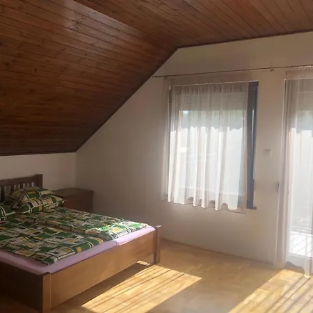 Igenyesen Berendezett Nyaralo Sajat Steggel, Kerti Grillel Balatonfenyvesen, Vizparti Utcaban, A Totol 50 M-re