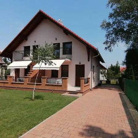 Igenyesen Berendezett Nyaralo Sajat Steggel, Kerti Grillel Balatonfenyvesen, Vizparti Utcaban, A Totol 50 M-re