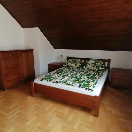 Igenyesen Berendezett Nyaralo Sajat Steggel, Kerti Grillel Balatonfenyvesen, Vizparti Utcaban, A Totol 50 M-re