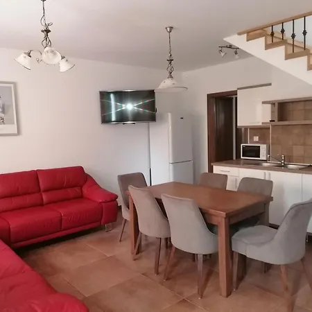 度假居 Igenyesen Berendezett Nyaralo Sajat Steggel, Kerti Grillel Balatonfenyvesen, Vizparti Utcaban, A Totol 50 M-re 鲍洛通费尼韦什