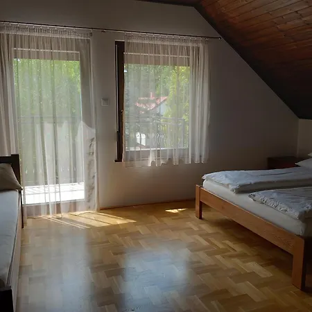 Igenyesen Berendezett Nyaralo Sajat Steggel, Kerti Grillel Balatonfenyvesen, Vizparti Utcaban, A Totol 50 M-re 度假居 鲍洛通费尼韦什