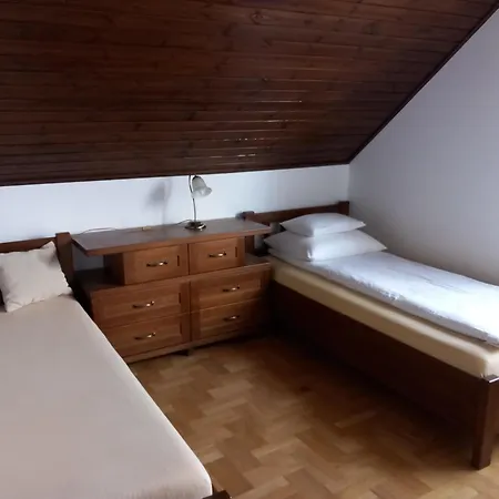 Igenyesen Berendezett Nyaralo Sajat Steggel, Kerti Grillel Balatonfenyvesen, Vizparti Utcaban, A Totol 50 M-re *