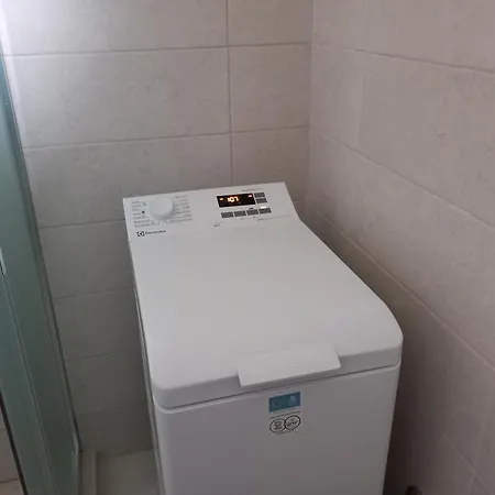 Igenyesen Berendezett Nyaralo Sajat Steggel, Kerti Grillel Balatonfenyvesen, Vizparti Utcaban, A Totol 50 M-re Dom wakacyjny