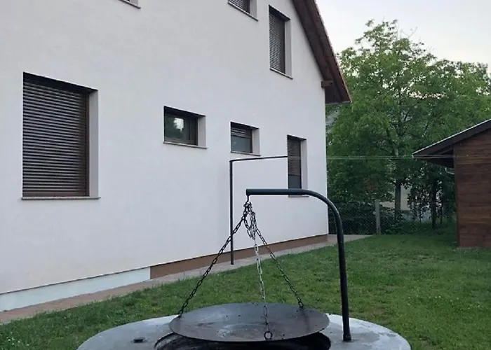 Igenyesen Berendezett Nyaralo Sajat Steggel, Kerti Grillel Balatonfenyvesen, Vizparti Utcaban, A Totol 50 M-re